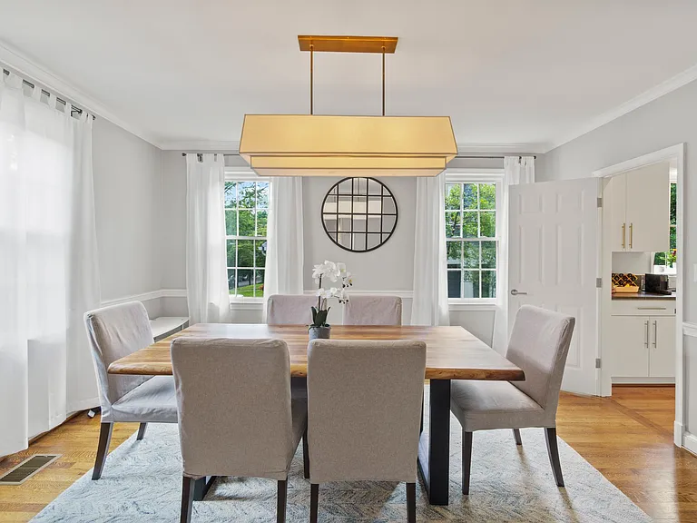 Dining room with access to the kitchen