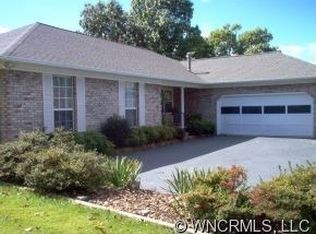 12 Clubhouse Ct, Asheville, NC 28803