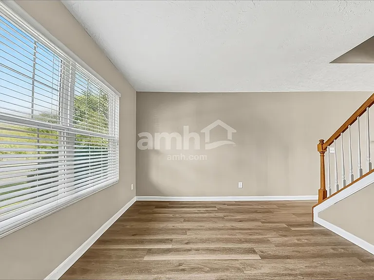 924 Bamburgh Dr — Photo 7