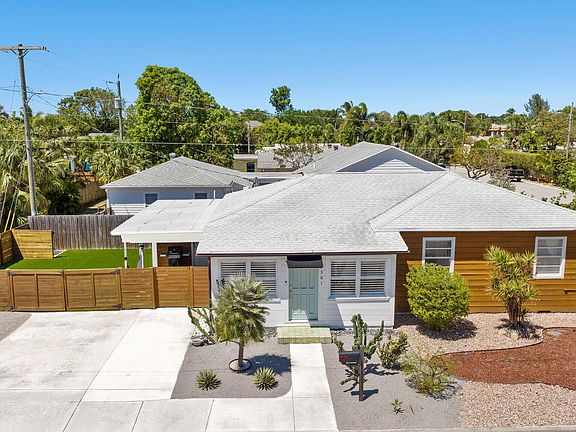 2nd image of 1301 N Palmway