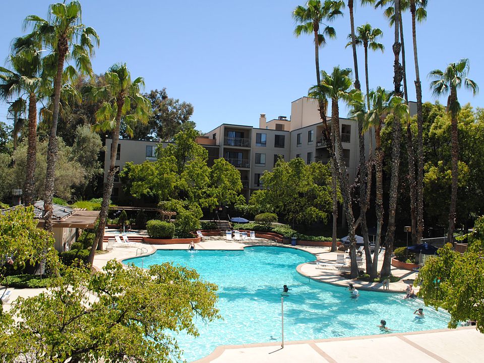1st image of 410 N Civic Dr APT 105