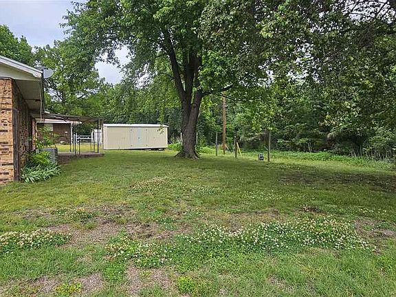 4th image of 830 Saralyn Dr