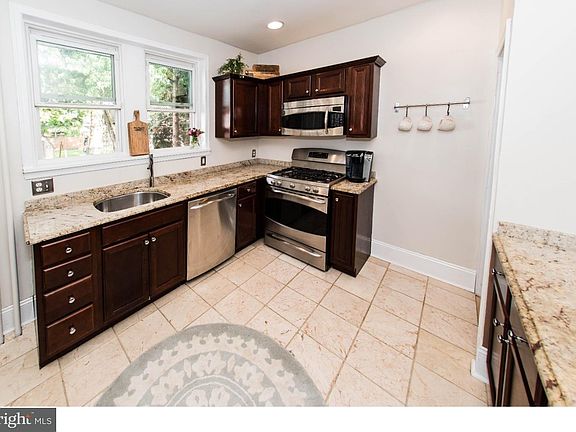 5th image of 7419 Rockwell Ave
