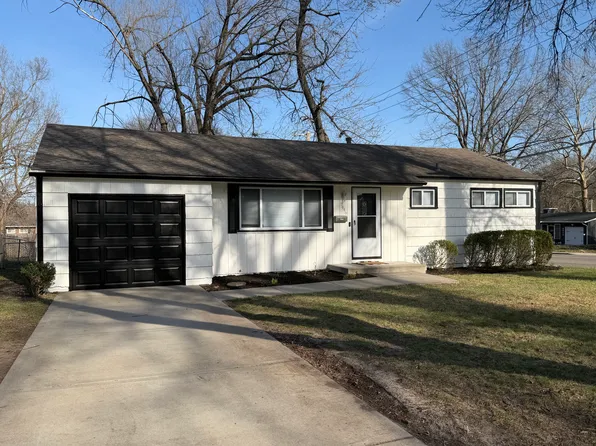 7449 Maple Ln, Overland Park, KS 66204