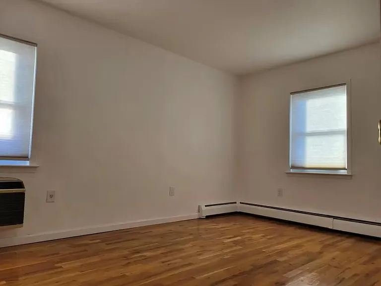 4225 Hill Ave #2 — Photo 2
