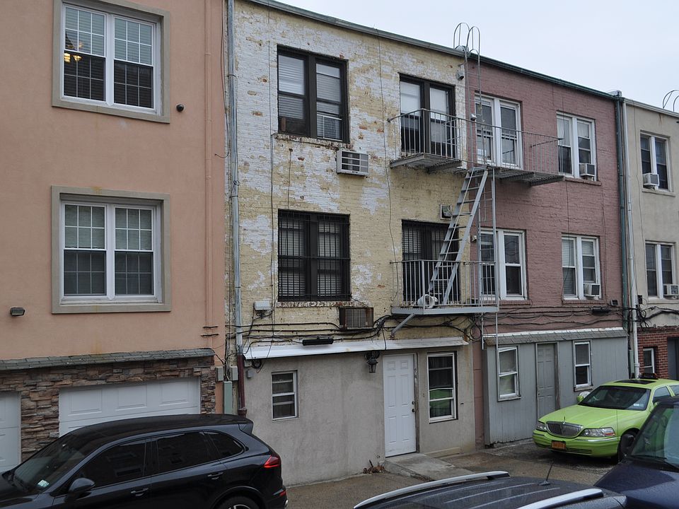 2nd image of 3932 Skillman Ave