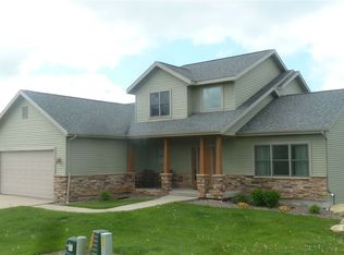 338 Diamond Oaks Dr, Dodgeville, WI 53533