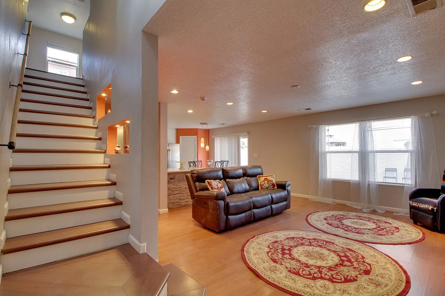 3 bed, 2.0 bath, 1593 sqft, $3,935 — Photo 4