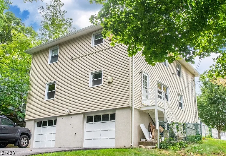 25 Whitfield St #1 — Photo 17