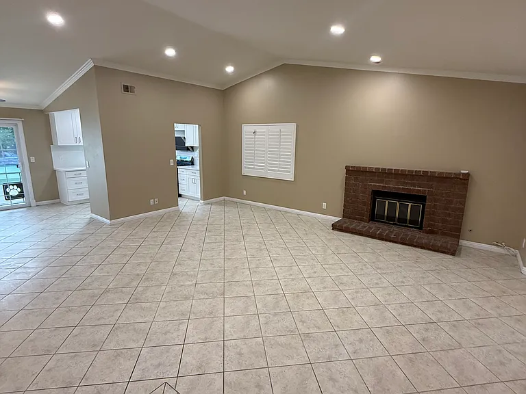 1427 Marigold St — Photo 3