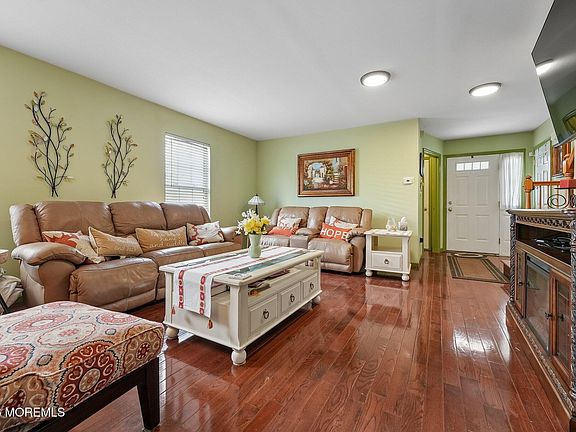 4th image of 228-2 N 5th Avenue #2