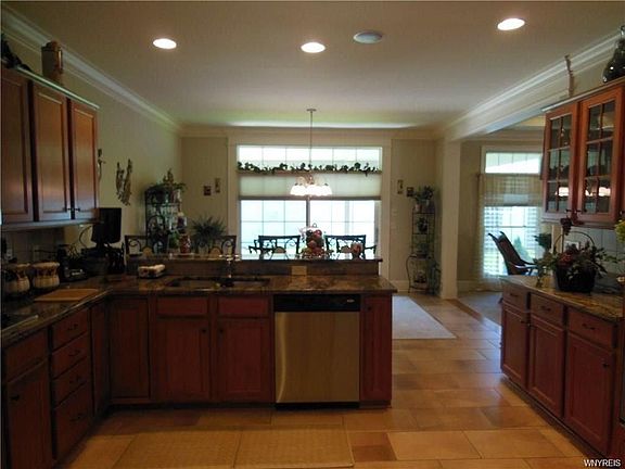 4th image of 10 Hidden Creek Ct