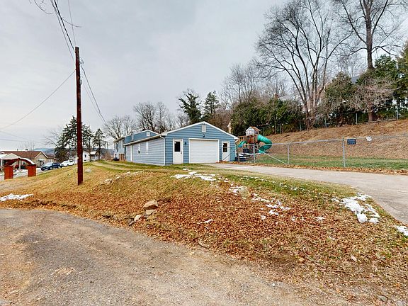 5th image of 1560 Louisa St