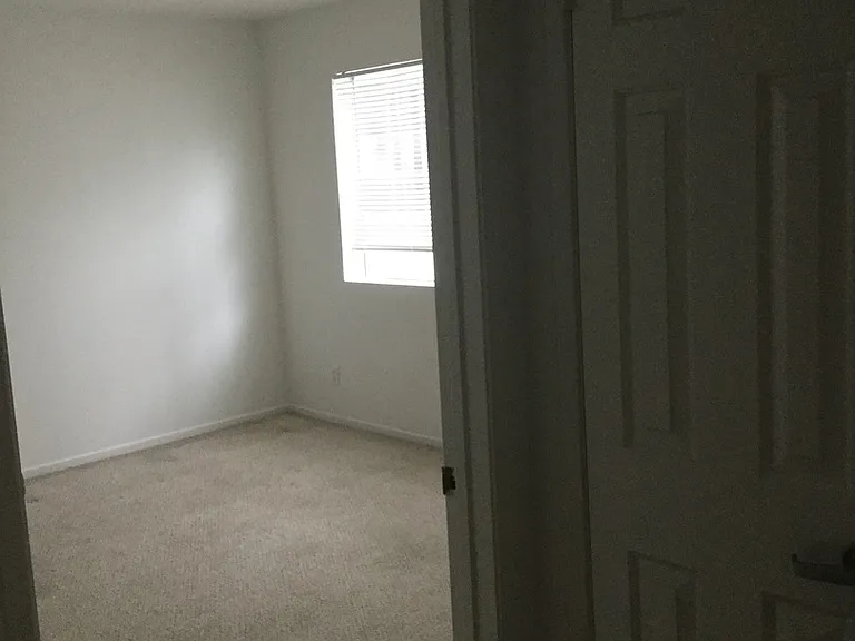 11482 Moorpark St — Photo 17