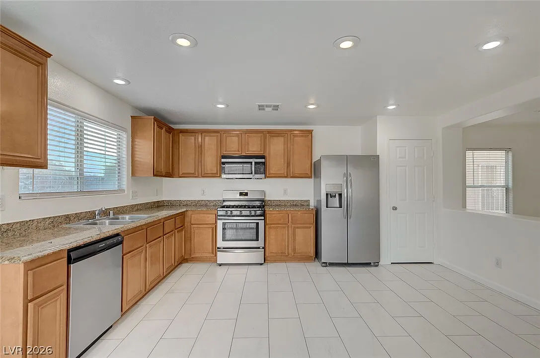 3 bed, 2.5 bath, 1546 sqft, $1,900 — Photo 4