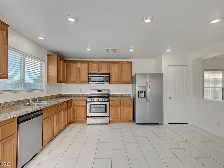 5672 Park City Ave — Photo 4