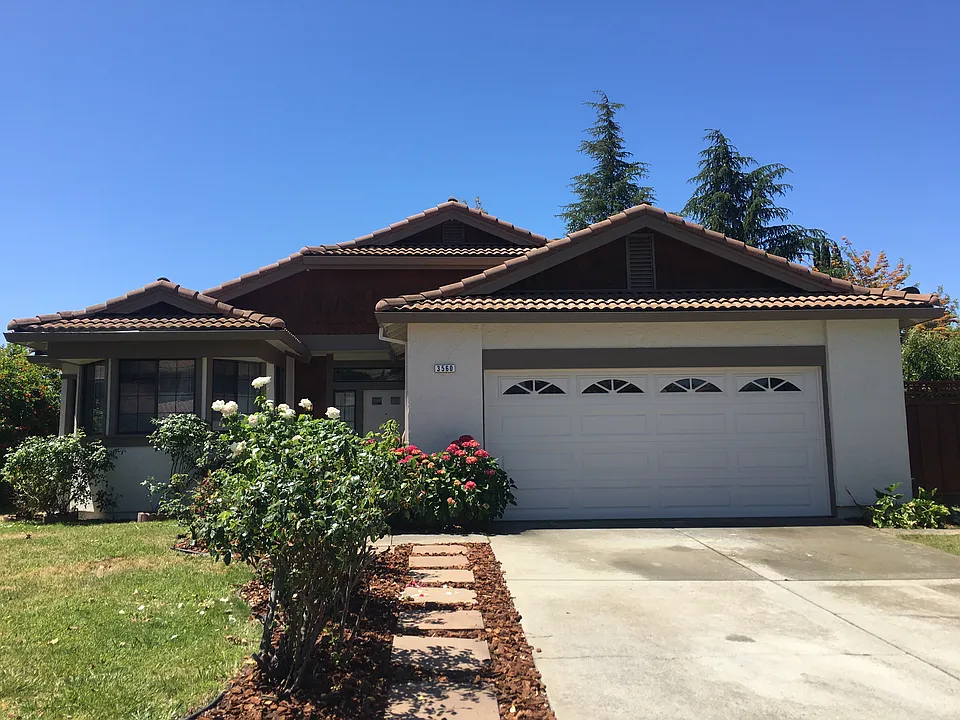 3560 Rollingside Dr