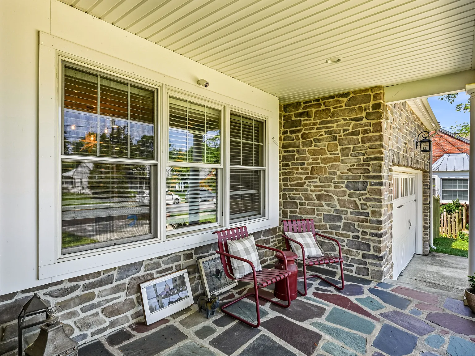 4 bed, 3.5 bath, 4250 sqft, $9,500 — Photo 4