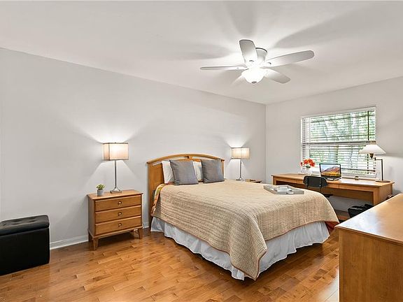 5th image of 1012 Winter Springs Blvd