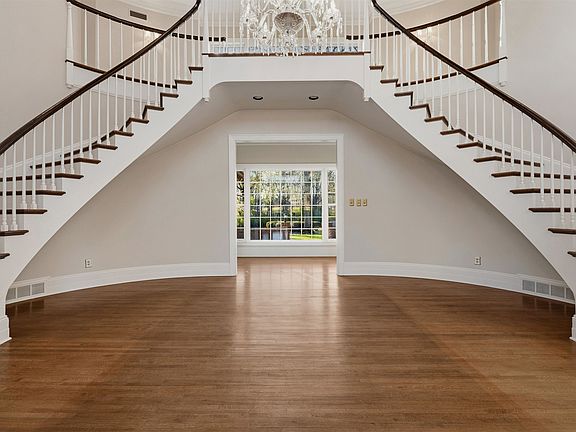 5th image of 3226 Oak Manor Dr