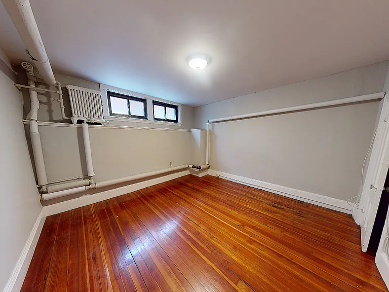 Unit #5- basement 1 bed
