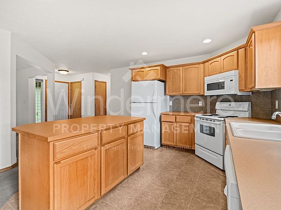 3rd image of 18710 E Augusta Ct