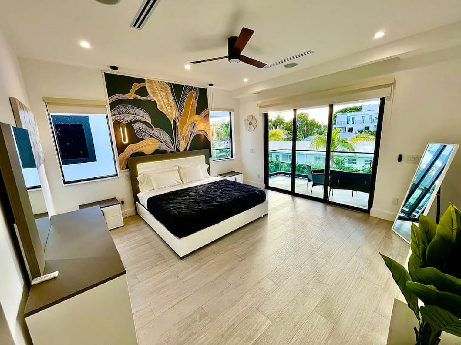 3 bed, 3.0 bath, 2992 sqft, $11,503 — Photo 4