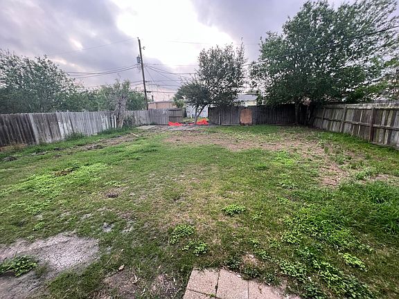 2nd image of 4942 Carroll Ln