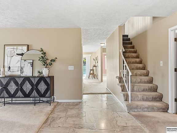 3rd image of 6048 Oak Hills Dr