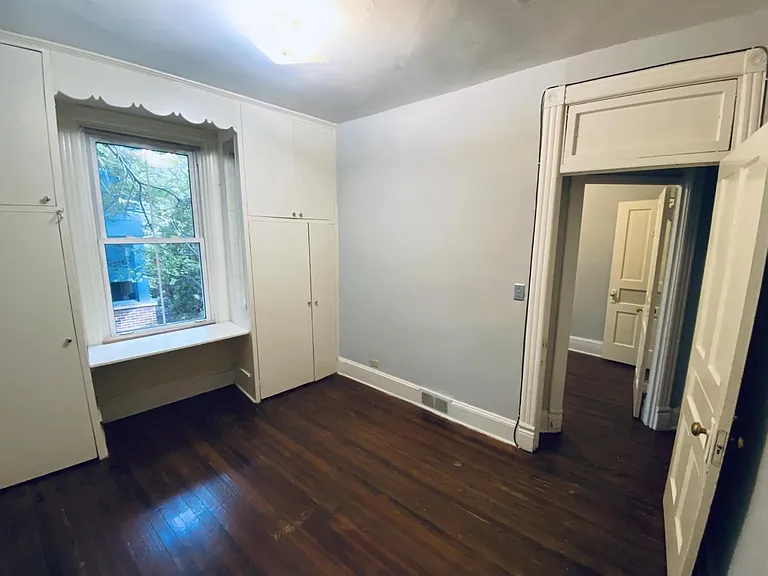 2461 P St NW — Photo 8