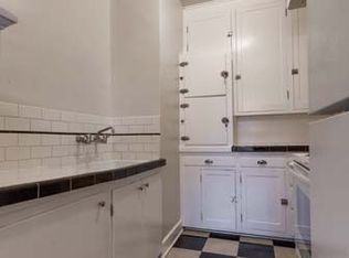 2421 NE Irving St APT 210, Portland, OR 97232
