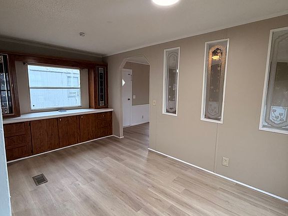 4th image of 534 Constitution Dr