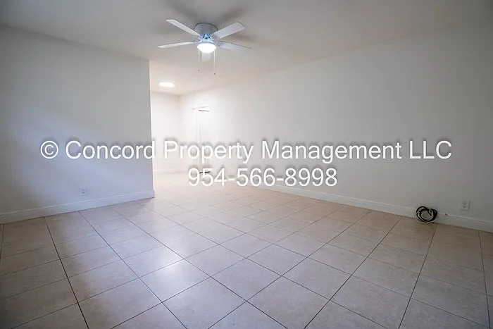 2537 Lincoln St #3 — Photo 2