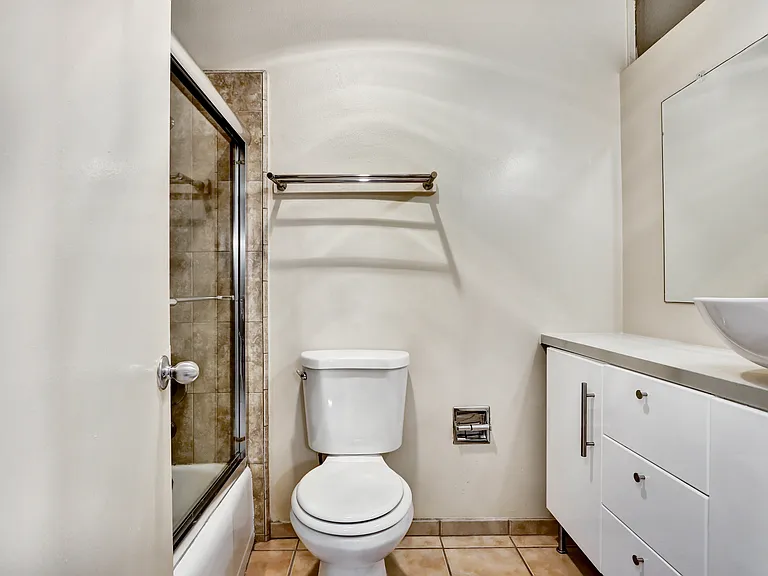 Park Loma Apartments — Photo 8