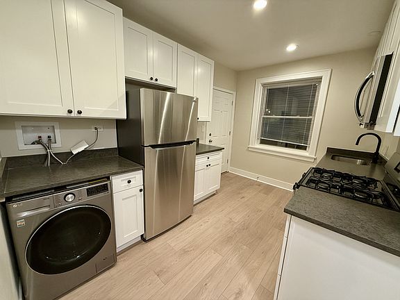 3rd image of 5459 W Wellington Ave APT 2W