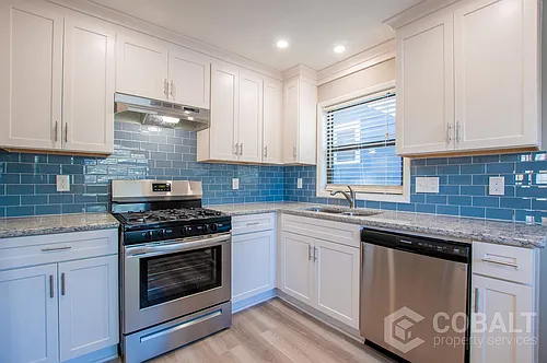 886 Saint Charles Ave NE Photo 1