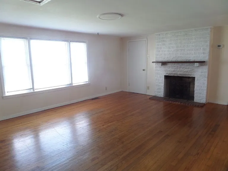 608 Vail St — Photo 2