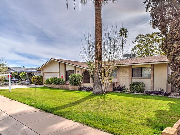 3rd image of 1875 E Flores Dr