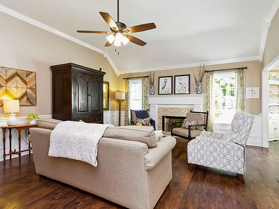 2nd image of 318 Brewster Ct