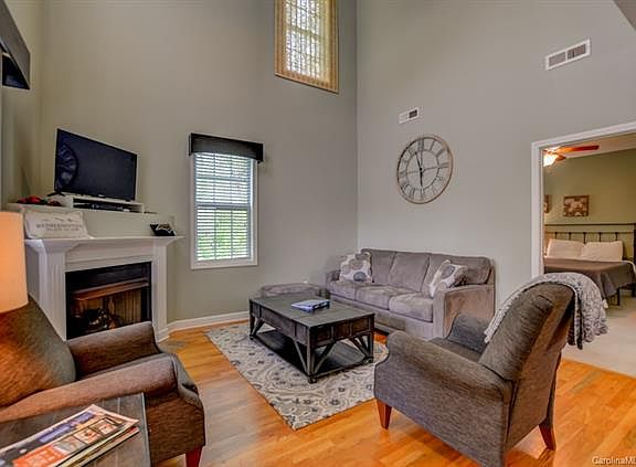 4th image of 46 S Cottage Ct