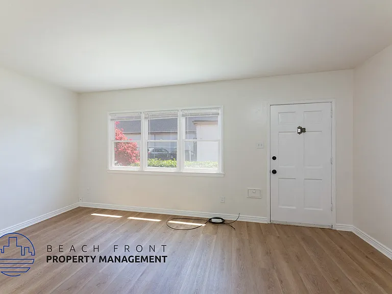 1249 E 3rd St — Photo 23