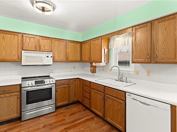 3rd image of 11813 E 47th Ter
