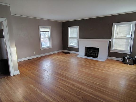 3rd image of 909 State St