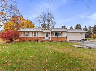 32 Crofton Ct, Adrian, MI 49221