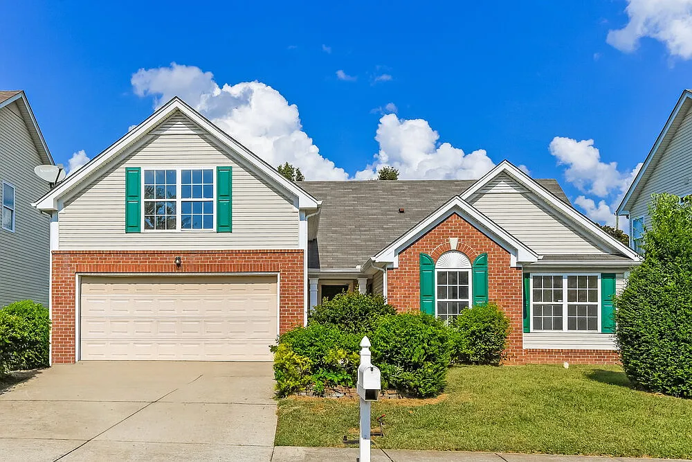 3 bed, 2.0 bath, 1517 sqft, $2,225 — Photo 1