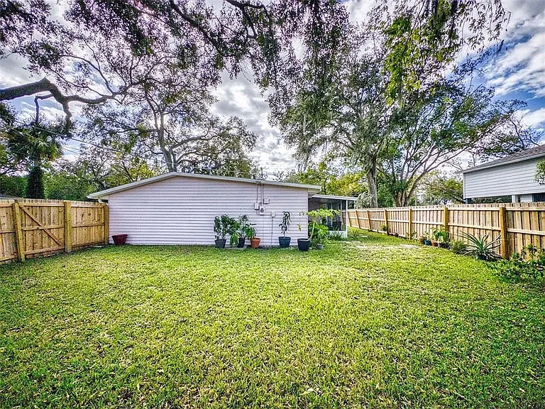 630 Olive St — Photo 37