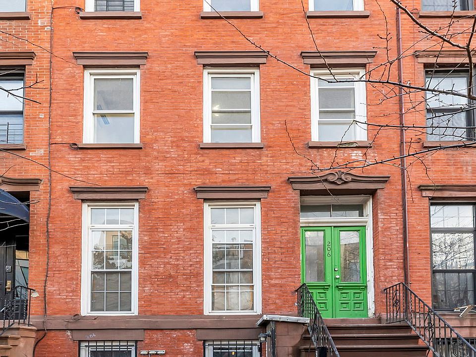 1st image of 206 Quincy St #Townhouse 2