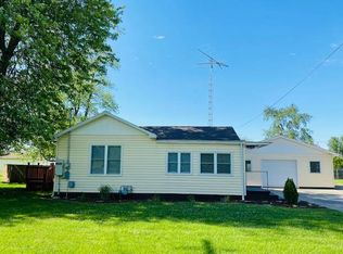 1610 W Walnut St, Robinson, IL 62454