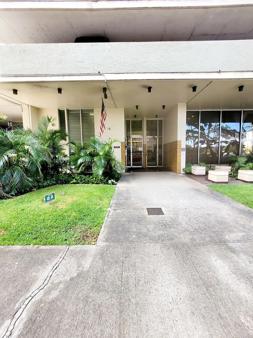 Available | Updated Studio | Location: Waikiki, Fairway Villa | Includes: Assigned Parking Space,... — Photo 4