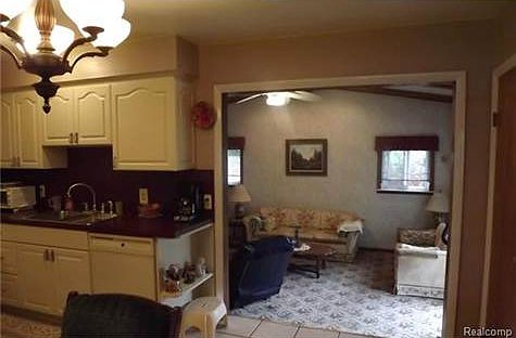 4th image of 43448 Vivian Dr